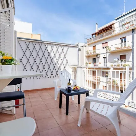 Guesthost - Terrazza Dante Bright Apartament Bari