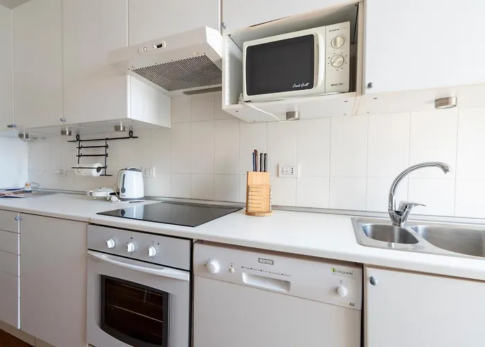 Guesthost - Terrazza Dante Bright Appartement *